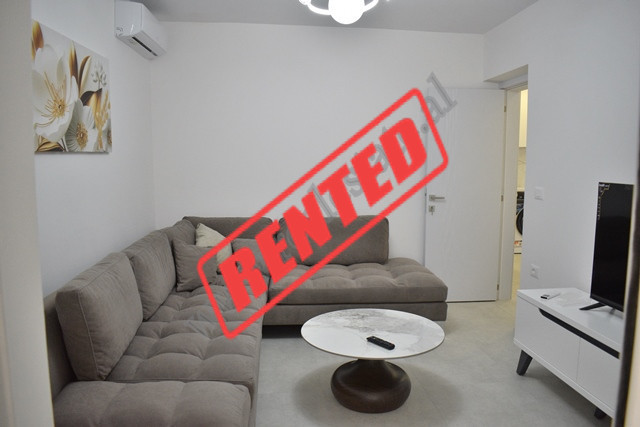 Apartament 2+1 me qira ne rrugen Siri Kodra ne zonen e Selvise ne Tirane.
Eshte e pozicionuar ne ka